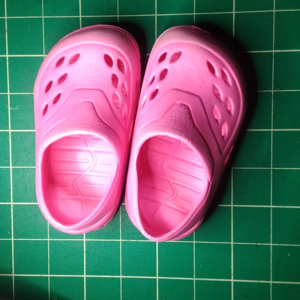 Baby girls croc-like shoes